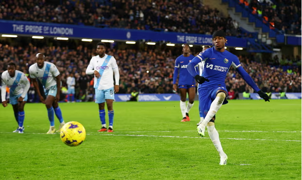 Bola Now Chelsea berhasil melewati Crystal Palace berkat penalti telat Noni Madueke.