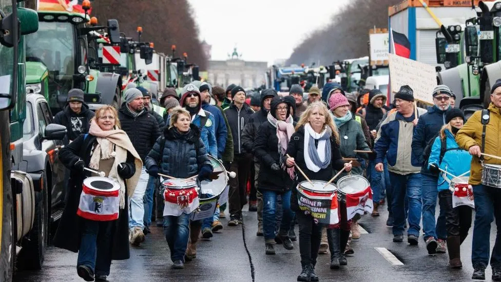 Mengapa para petani di Eropa melampiaskan kemarahan mereka ke jalan