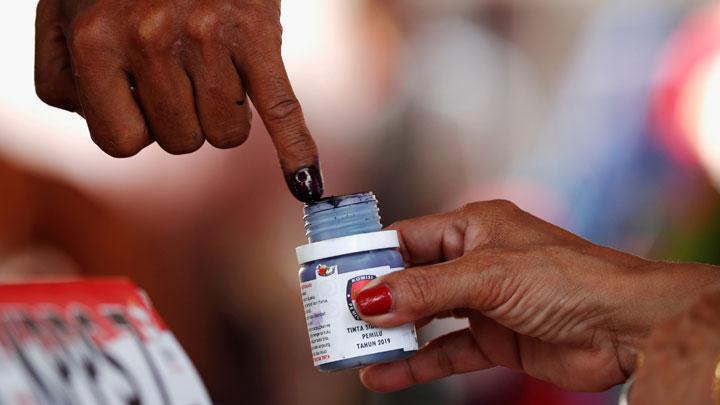 KPU Solo Dapatkan 26.177 Surat Suara Pemilu 2024 Rusak: Kertas Sobek sampai Terserang Luberan Tinta