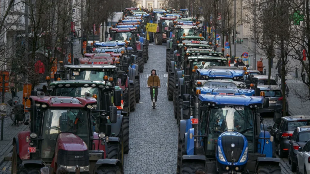 Berita Terkini : Protes petani telah meletus di seluruh Eropa. Inilah alasannya
