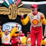 Josef Newgarden menggunakan umpan putaran terakhir