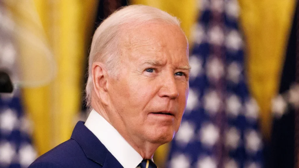 Biden akan mengumumkan tindakan besar-besaran untuk lindungi warga