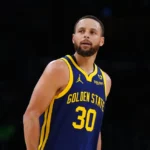 Steph Curry menyetujui perpanjangan satu tahun dengan Golden State Warriors a