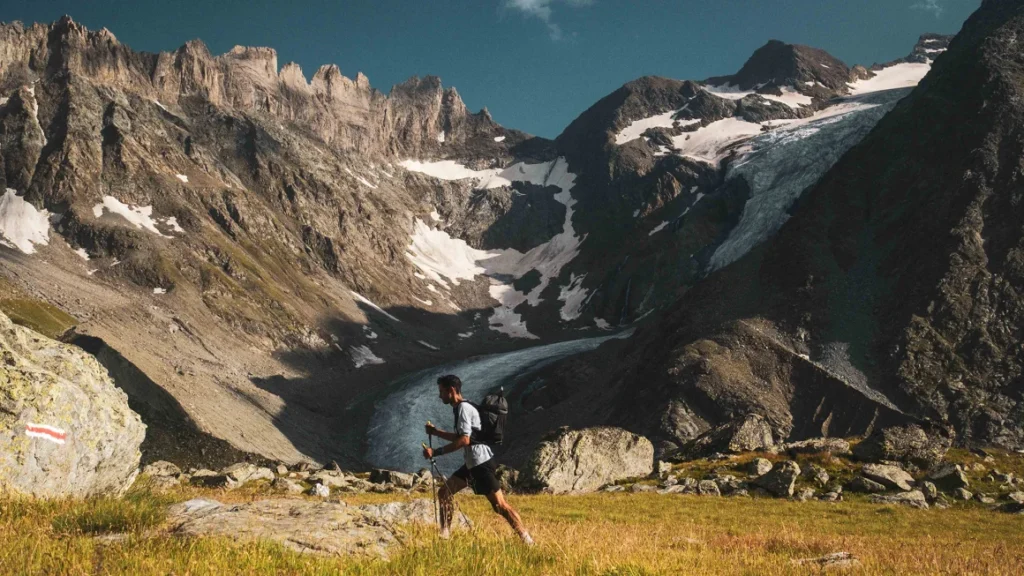 Pelari gunung Kilian Jornet mendaki 82 puncak Alpen setinggi 4.000 meter 